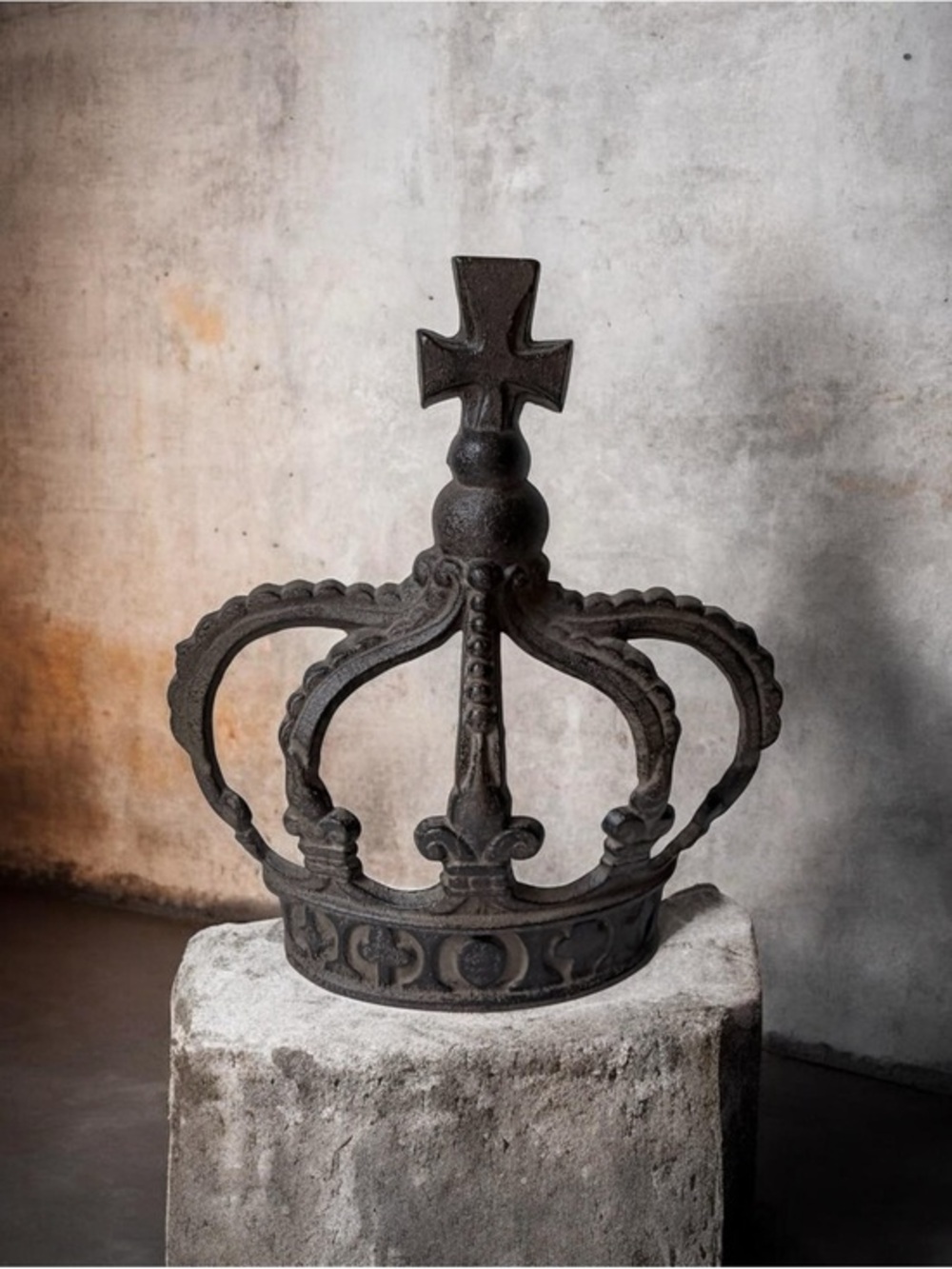 Decorative cast Iron Crown Accent rust brown